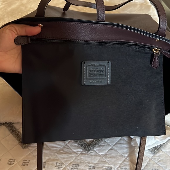 Coach Medium Bag Burgundy color - Picture 9 of 11